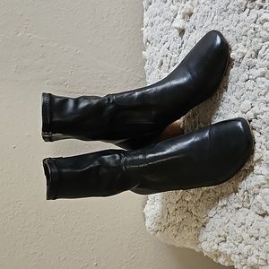 Silent D Black Boots